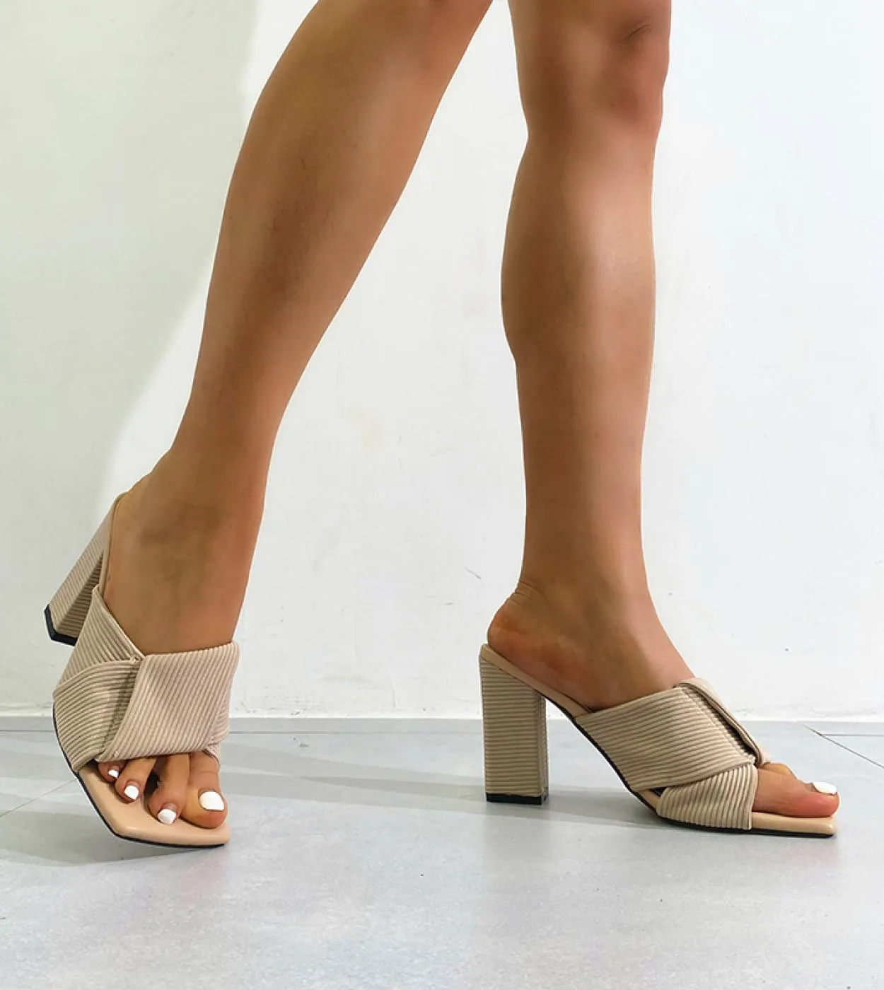 2023 Donna Slides 115cm Tacchi alti Lady Slip On Brown Chunky Pantofole Wedding Block Square Heels Party Peep Toe Shoes P