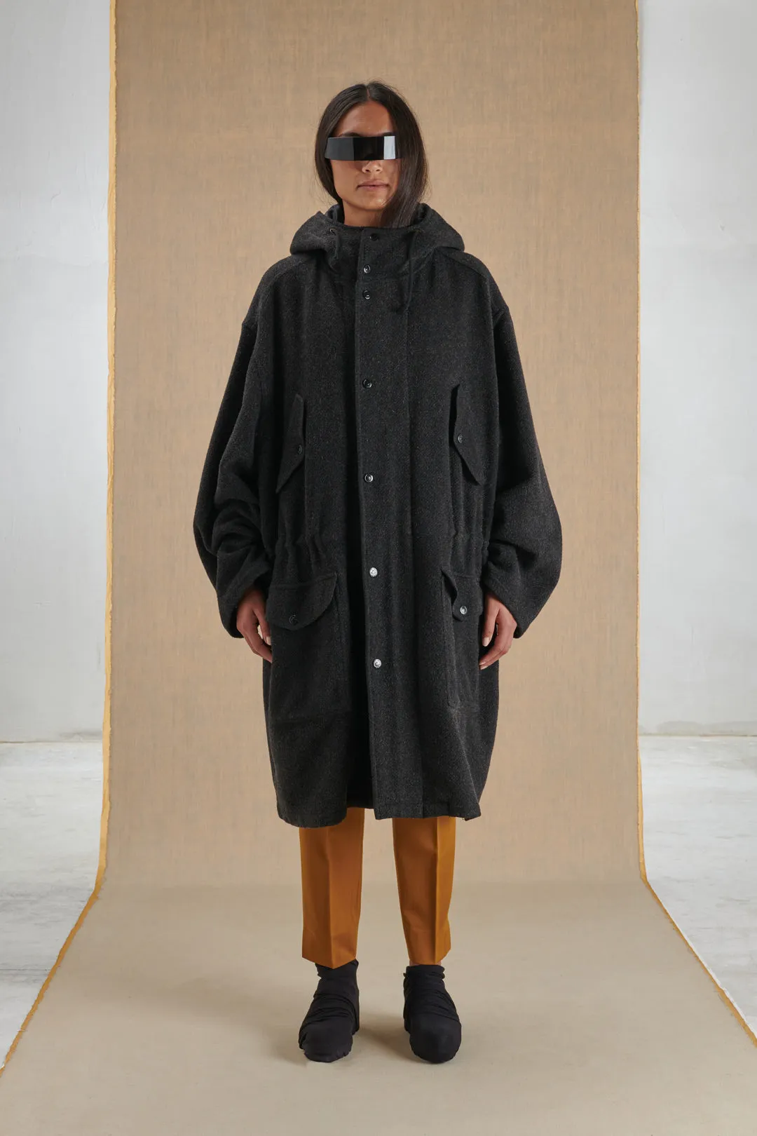 CAPPOTTO GRIGIO CON CAPPUCCIO E COULISSE IN VITA