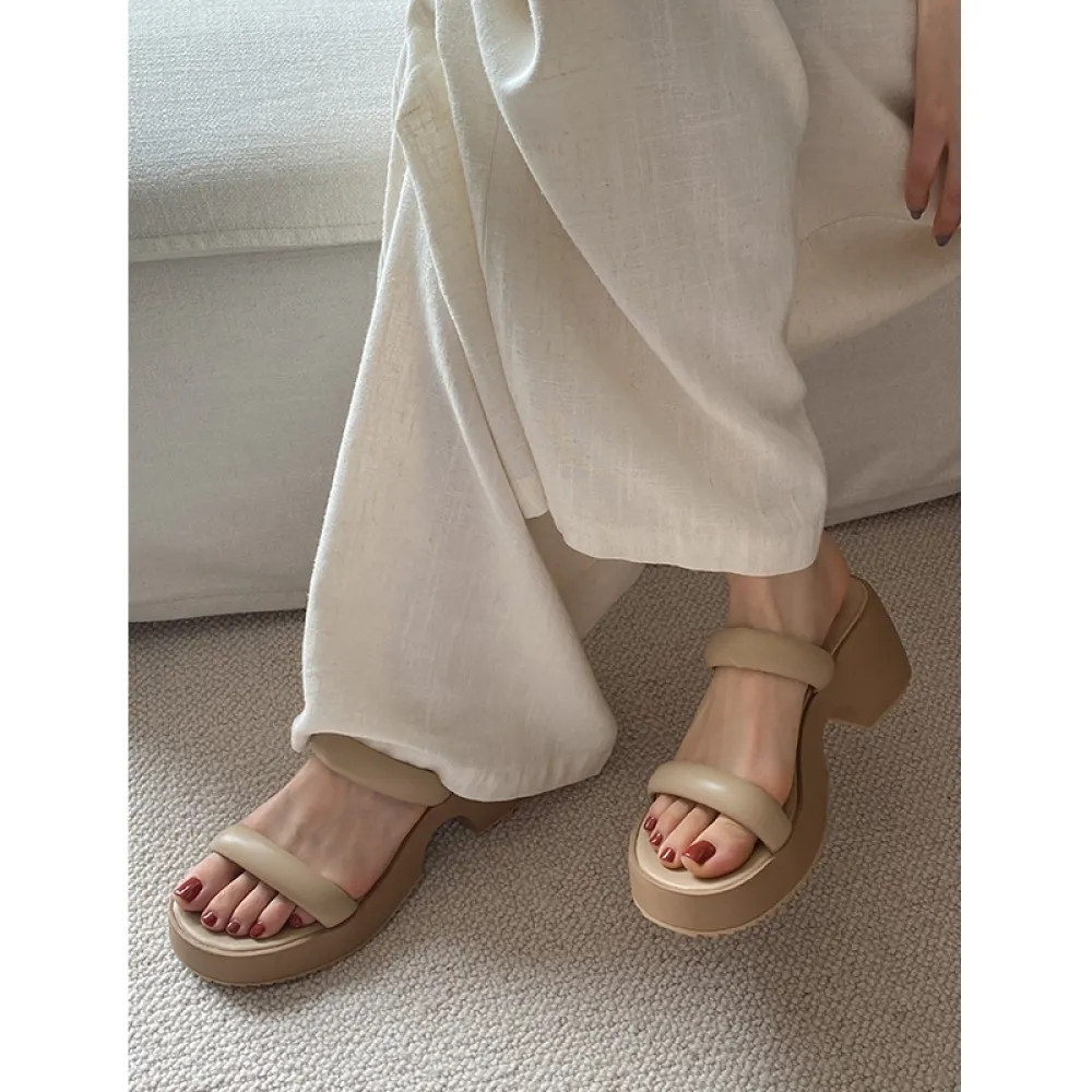 Pantofole rialzate con suola spessa retrò in stile francese per le donne 2024 Estate New Internet Celebrity Open-toe Sand
